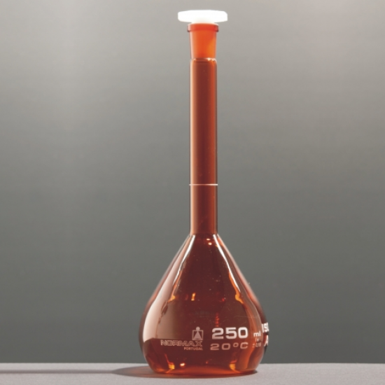 Volumetric flask.amber. white print. plastic stopper Normax 14/23 50 ml Volumetric flask.amber. white print. plastic stopper Normax 14/23 50 ml
